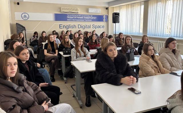 Від навчальної аудиторії до інституцій ЄС -студенти знайомляться з роботою перекладачів Європейської Комісії під час віртуального візиту до DGT